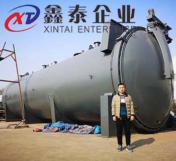 大型(xing)硫化罐用蒸汽還是空(kong)氣(qi)